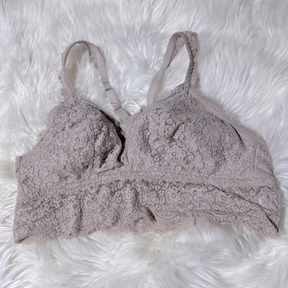 โฌ๏ธ$20 Aerie cream laceโ bralette size XL